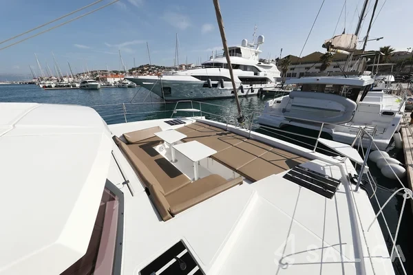 Bali 4.1 - Yacht Charter Sailica