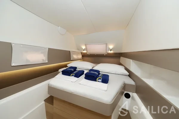 Bali 4.1 - Yacht Charter Sailica