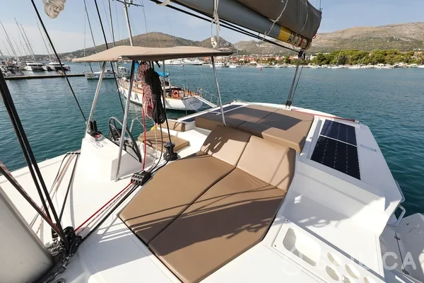 Bali 4.1 - Yacht Charter Sailica