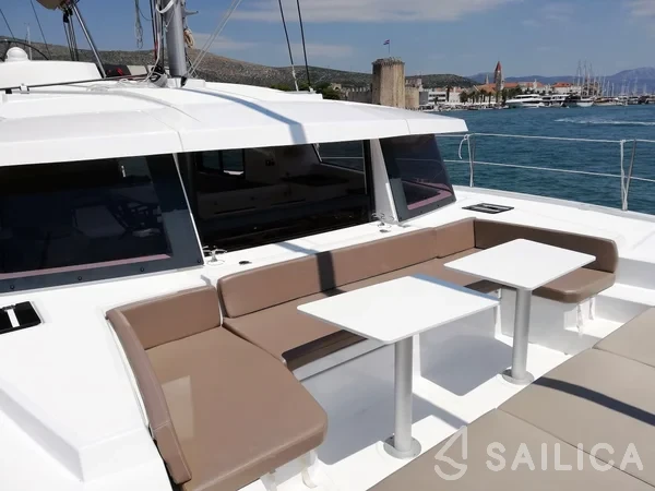 Bali 4.1 - Yacht Charter Sailica
