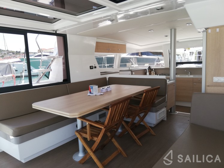 Bali 4.1 - Yacht Charter Sailica