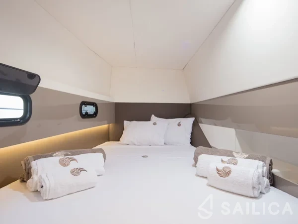 Bali 4.1 - Yacht Charter Sailica