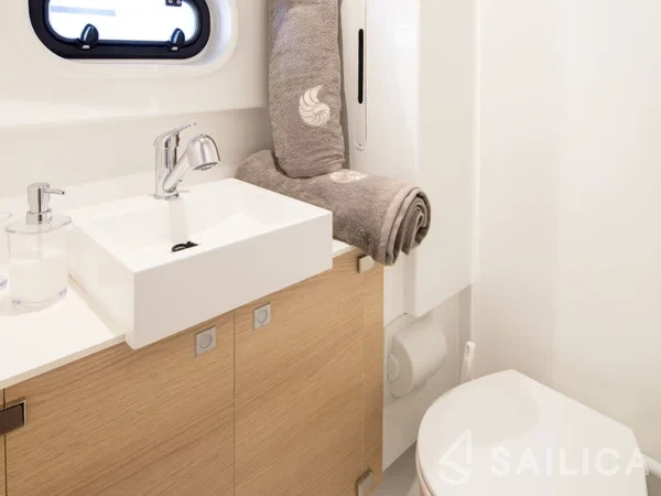 Bali 4.1 - Yacht Charter Sailica