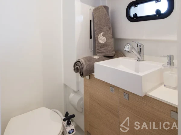 Bali 4.1 - Yacht Charter Sailica