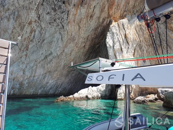Bali 4.1 - Yacht Charter Sailica