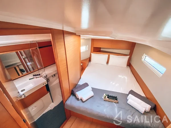 Sun Odyssey 410 - Yacht Charter Sailica