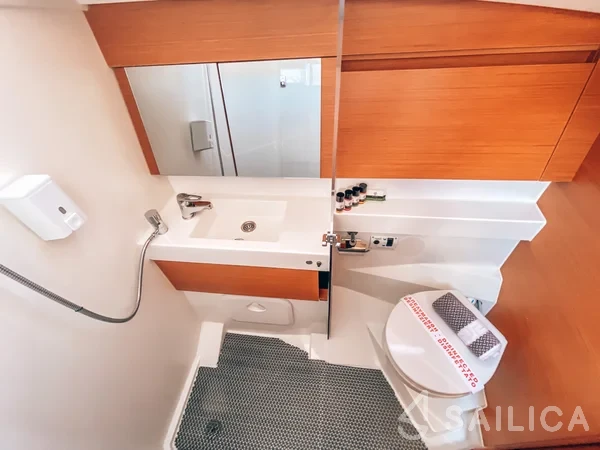 Sun Odyssey 410 - Yacht Charter Sailica