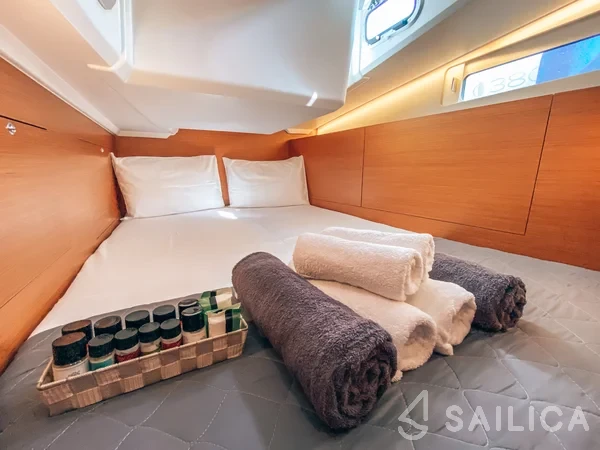 Sun Odyssey 410 - Yacht Charter Sailica