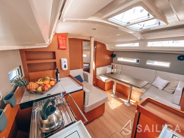Sun Odyssey 410 - Yacht Charter Sailica
