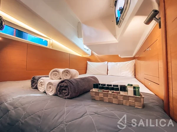 Sun Odyssey 410 - Yacht Charter Sailica