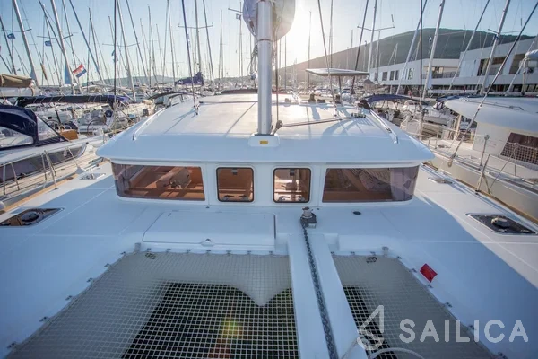 Lagoon 400 - Yacht Charter Sailica