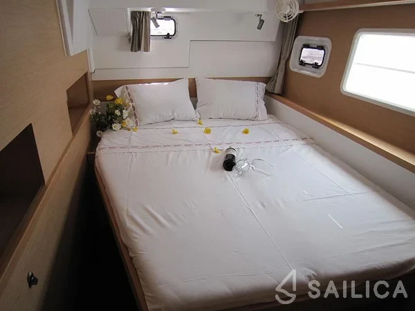 Lagoon 400 - Yacht Charter Sailica