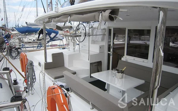 Lagoon 400 - Yacht Charter Sailica