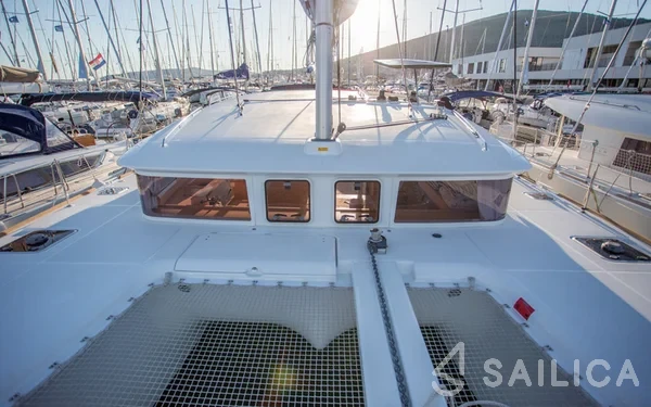 Lagoon 400 - Yacht Charter Sailica