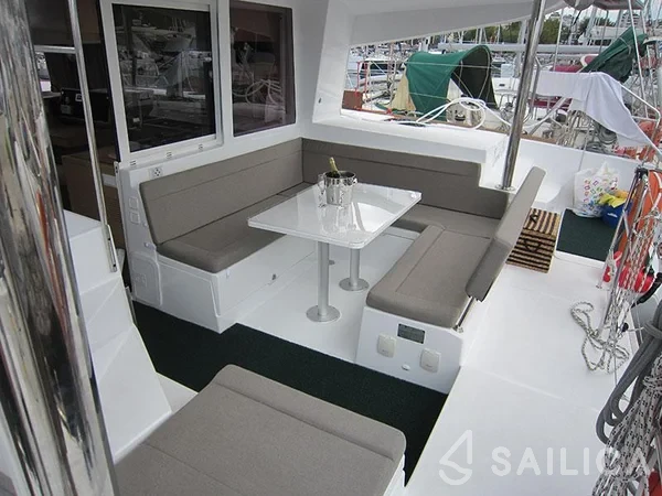 Lagoon 400 - Yacht Charter Sailica