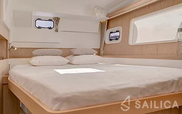Lagoon 400 - Yacht Charter Sailica