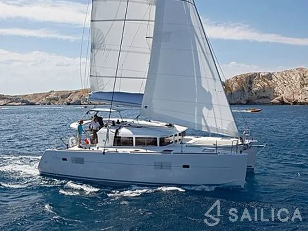 Lagoon 400 - Yacht Charter Sailica