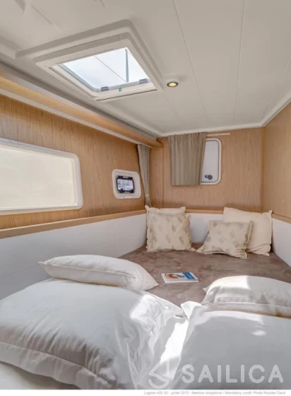 Lagoon 400 - Yacht Charter Sailica