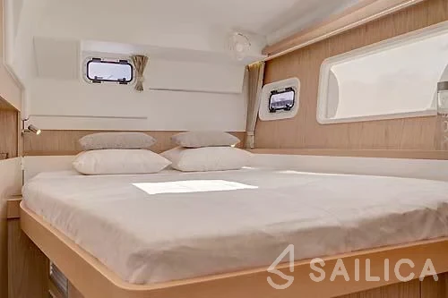 Lagoon 400 - Yacht Charter Sailica