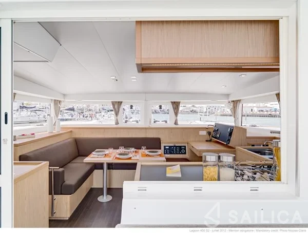Lagoon 400 - Yacht Charter Sailica