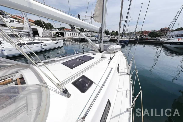 Bavaria 36 Cruiser - Yacht Charter Sailica