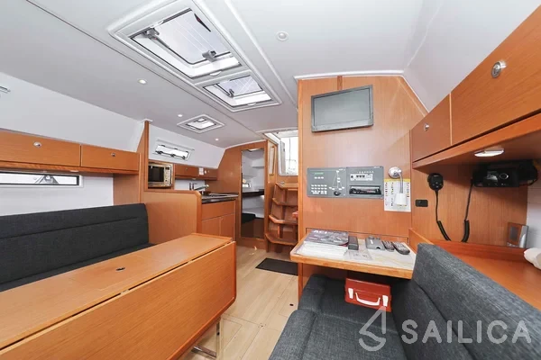 Bavaria 36 Cruiser - Yacht Charter Sailica