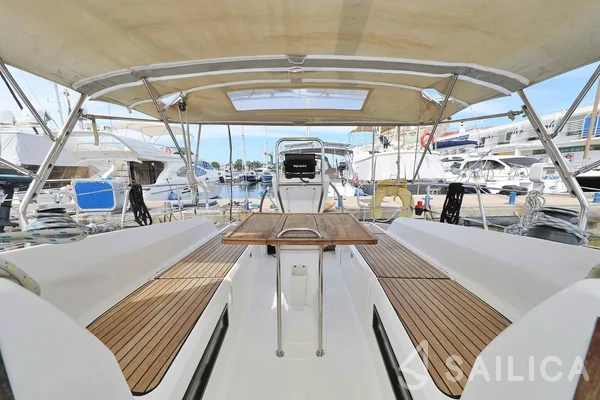 Bavaria 36 Cruiser - Yacht Charter Sailica