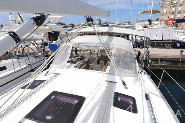 Bavaria 36 Cruiser - Yacht Charter Sailica