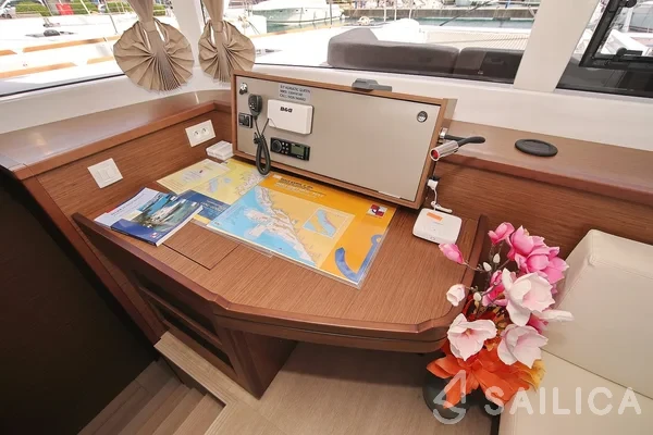 Lagoon 450 S - 4 + 2 cab. - Yacht Charter Sailica