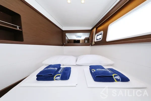 Lagoon 450 S - 4 + 2 cab. - Yacht Charter Sailica