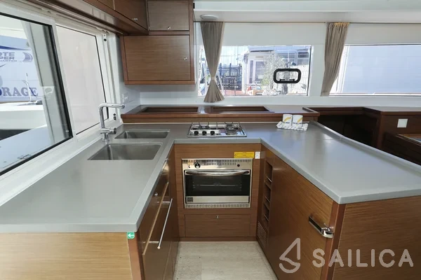 Lagoon 450 S - 4 + 2 cab. - Yacht Charter Sailica