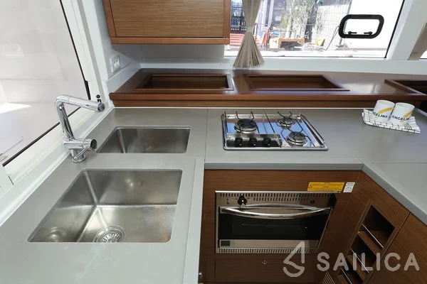 Lagoon 450 S - 4 + 2 cab. - Yacht Charter Sailica