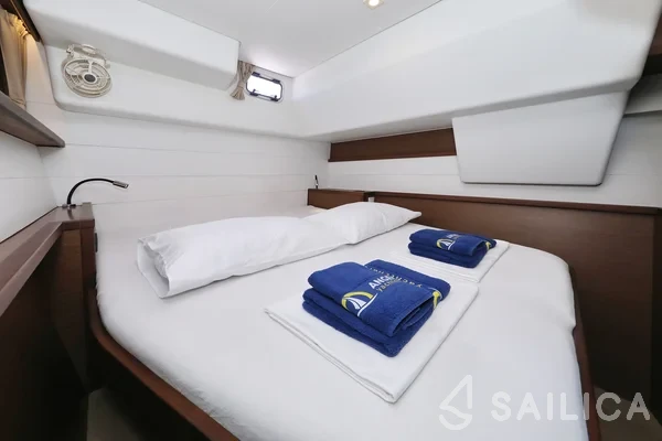 Lagoon 450 S - 4 + 2 cab. - Yacht Charter Sailica