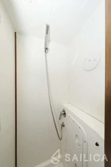 Lagoon 42 - Yacht Charter Sailica