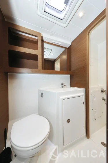 Lagoon 42 - Yacht Charter Sailica