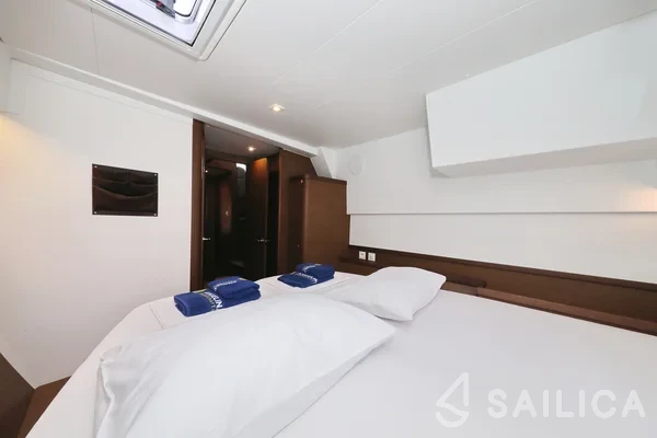 Lagoon 42 - Yacht Charter Sailica
