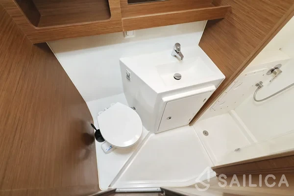 Lagoon 42 - Yacht Charter Sailica