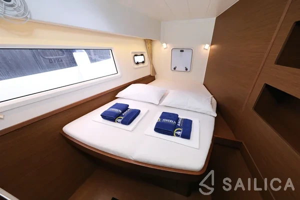 Lagoon 42 - Yacht Charter Sailica