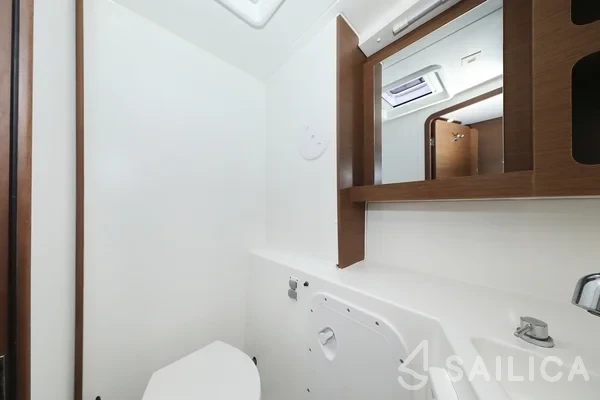 Lagoon 42 - Yacht Charter Sailica