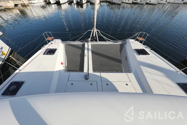 Lagoon 42 - Yacht Charter Sailica