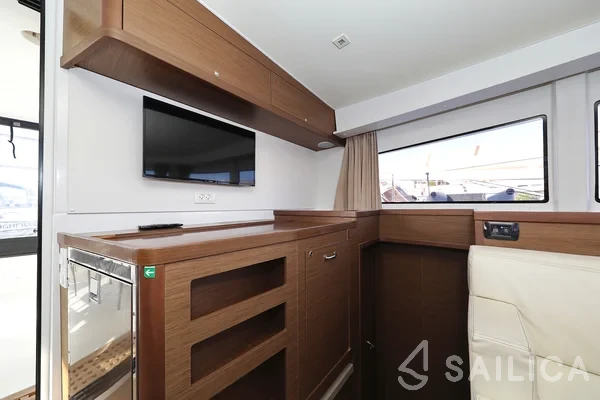 Lagoon 42 - Yacht Charter Sailica