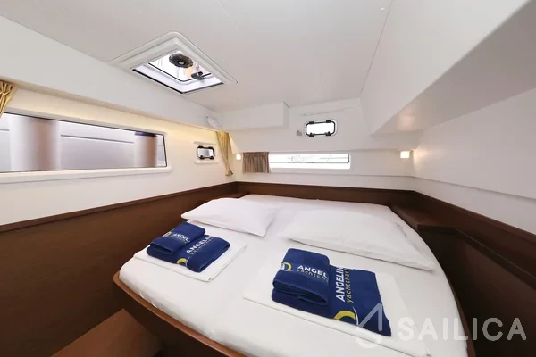 Lagoon 42 - Yacht Charter Sailica