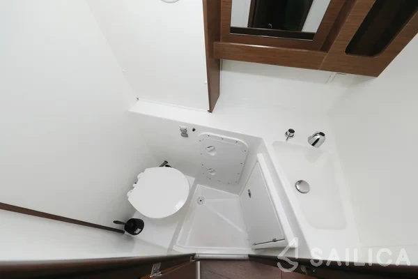 Lagoon 42 - Yacht Charter Sailica