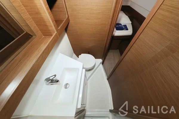 Lagoon 42 - Yacht Charter Sailica