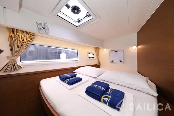 Lagoon 42 - Yacht Charter Sailica