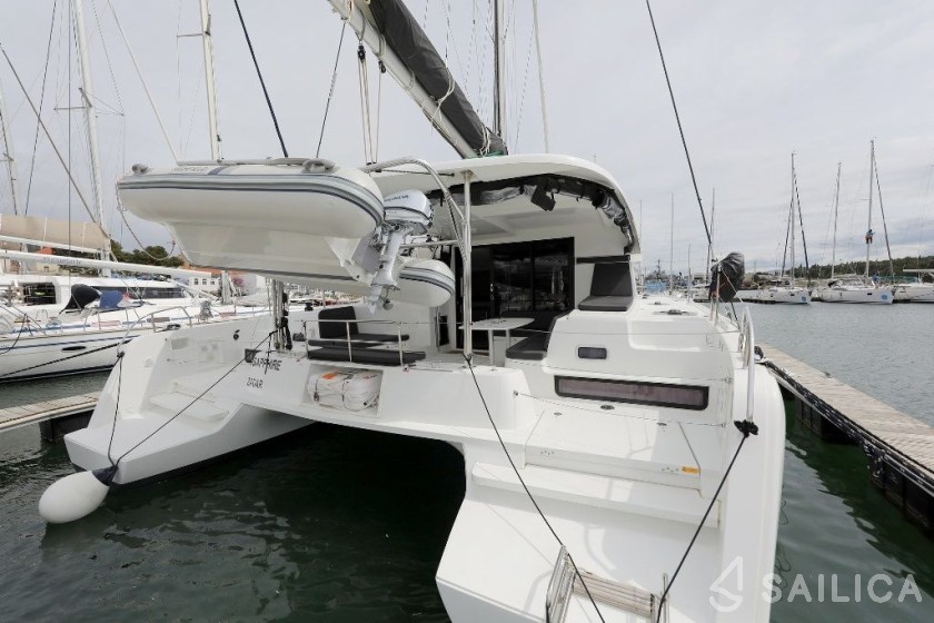 Lagoon 42 - Yacht Charter Sailica