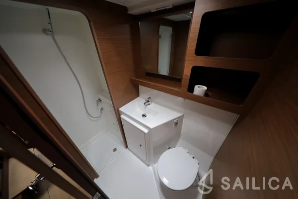 Lagoon 42 - Yacht Charter Sailica