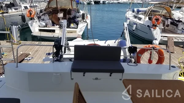 Lucia 40 - Yacht Charter Sailica