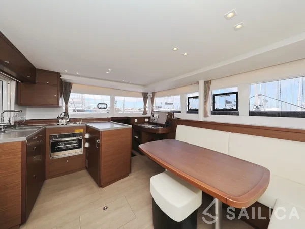 Lagoon 450 - Yacht Charter Sailica