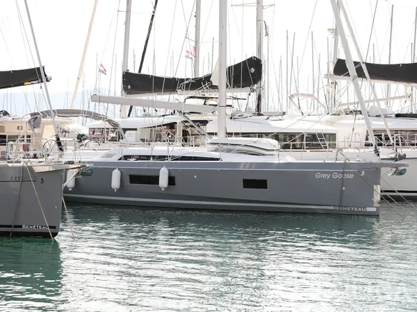 Oceanis 51.1 - Yacht Charter Sailica